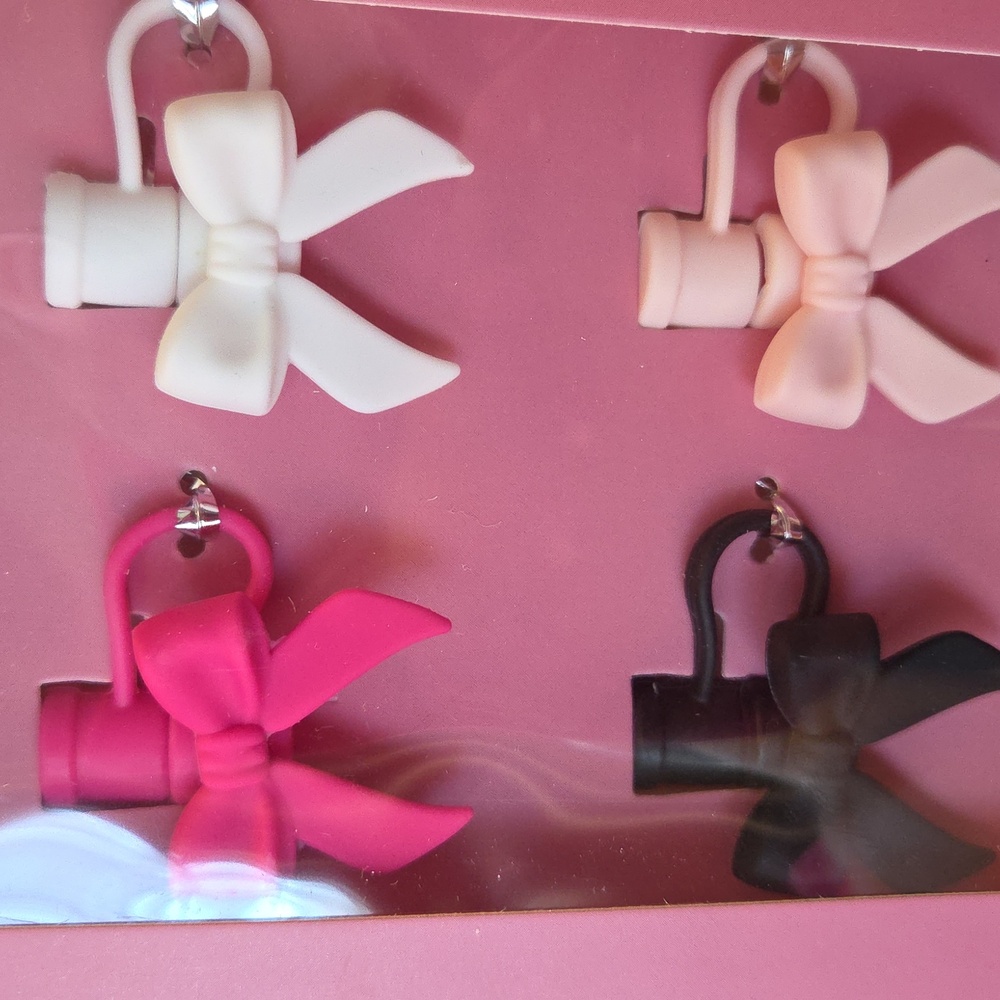 NWT Set Of 4 Bow Straw Toppers
